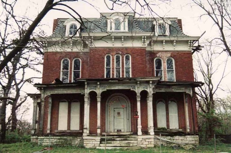 The History of Illinois’ Haunted McPike Mansion Paranorms