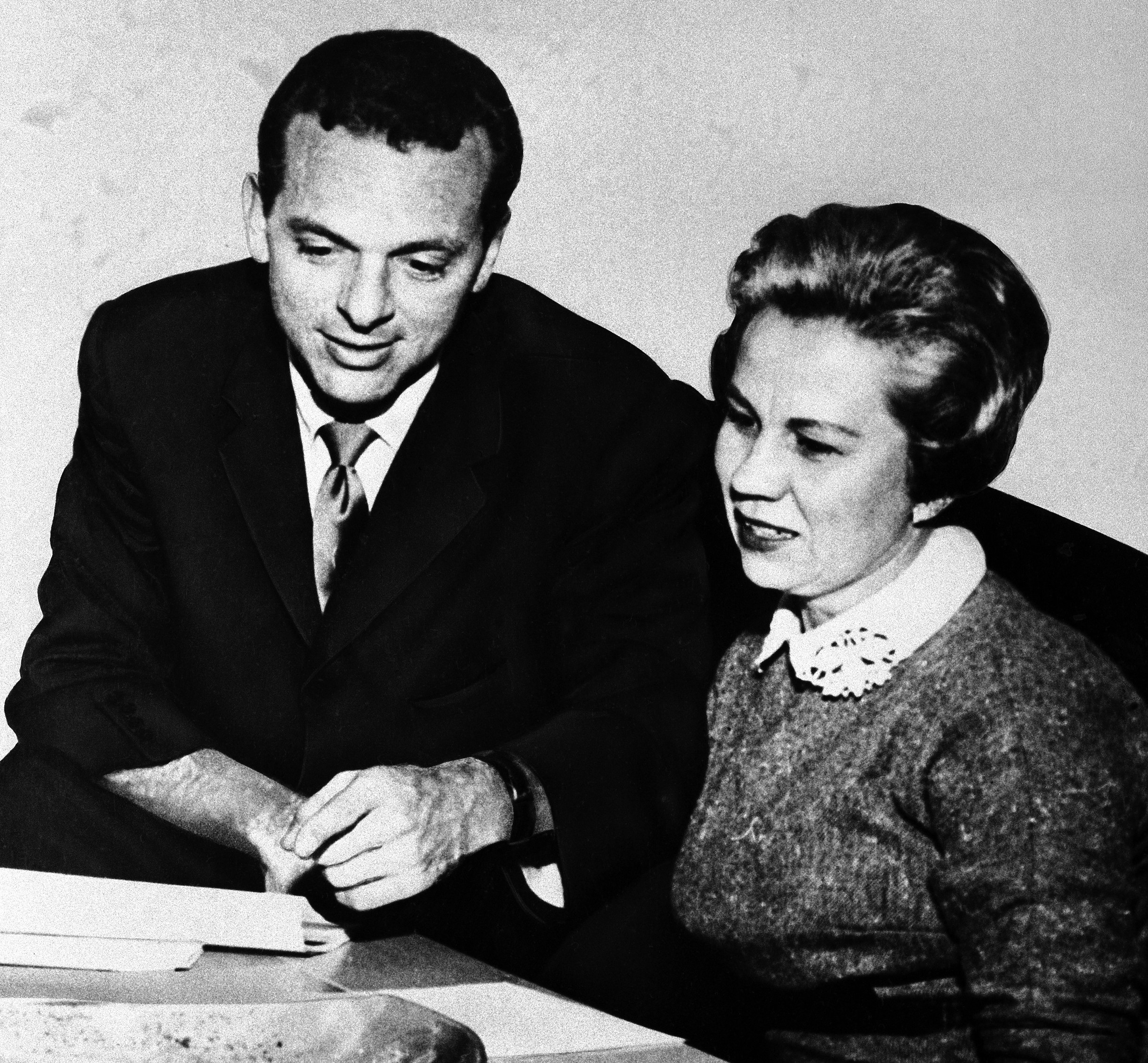 Morey Bernstein and Virginia Tighe in 1960. . (AP)
