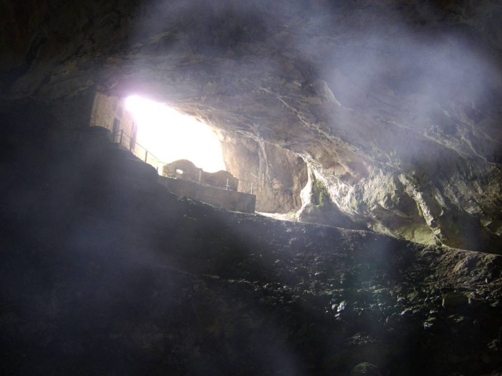 A mist in Davelis Cave.