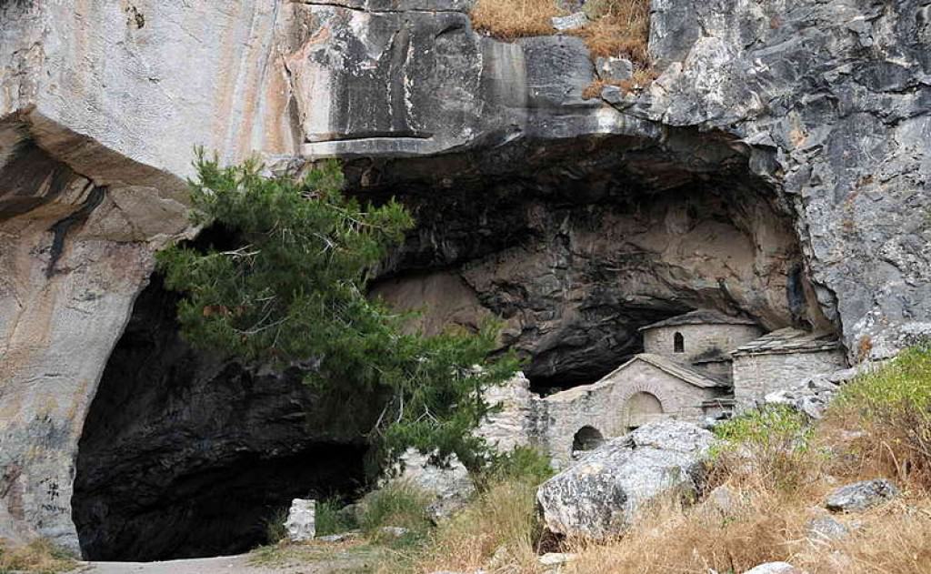 The Davelis Cave